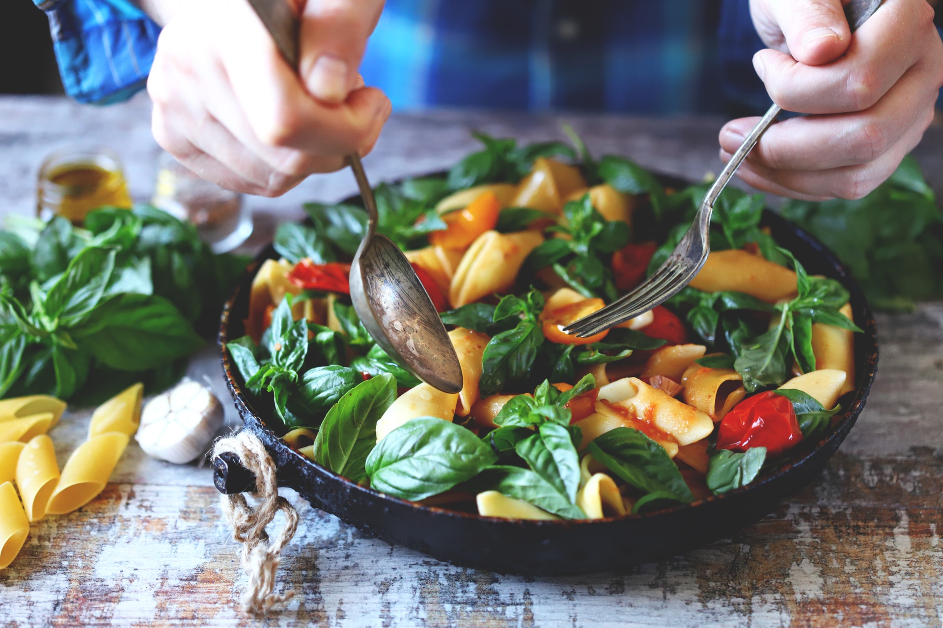 Frische Pasta mit Gemüse und Kräutern | Omega-3 Algenoel